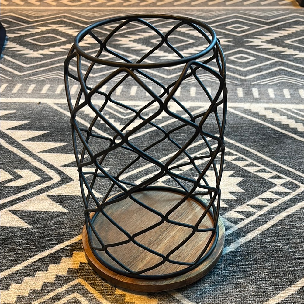 Keurig K-cup holder. Black metal and walnut base